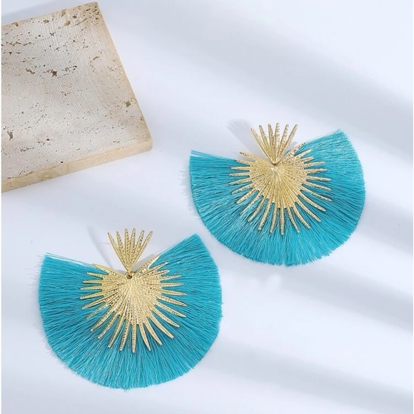 NEW| 1pair Boho Western Exaggerated Heart Fan Fringed Feather Earrings - Picture 4 of 6